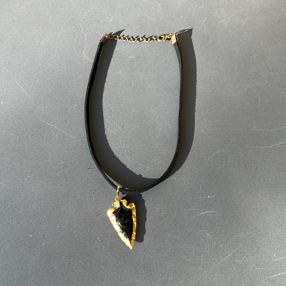 Arrowhead choker with gold plating